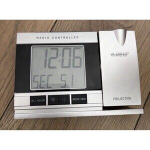 La Crosse Radio Controlled Projection Alarm Clock  WT-5220U-IT w/Battery Backup